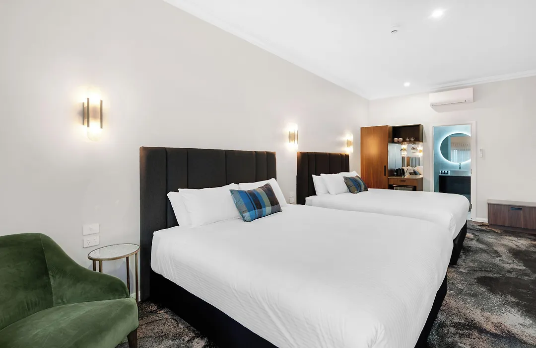 St Hugh Hotel Wagga Wagga-1