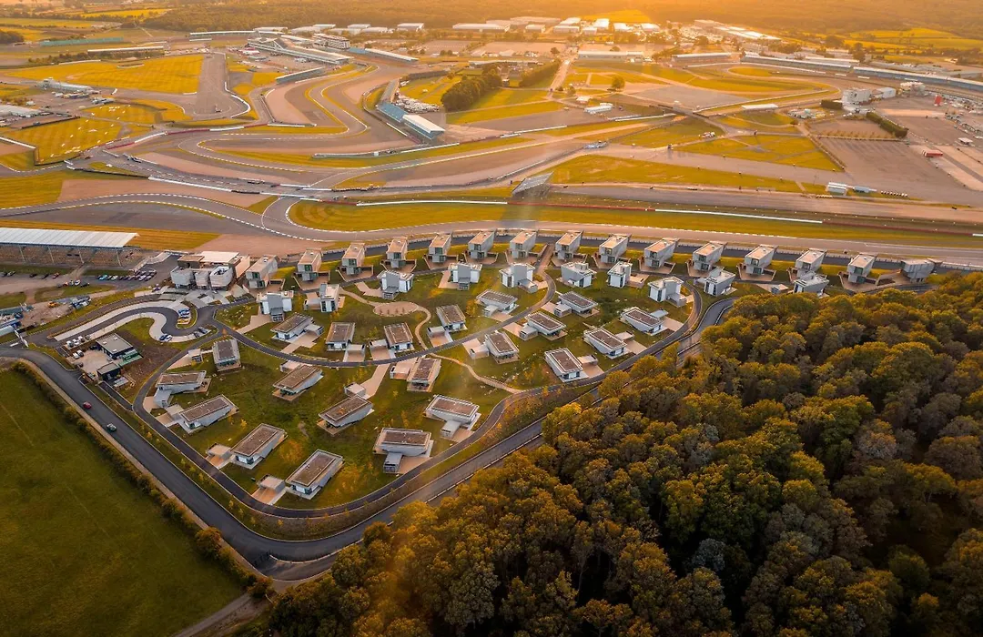 Escapade Silverstone-1