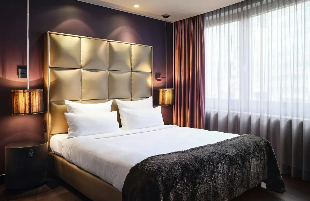 Roomers Frankfurt Central, Autograph Collection-1