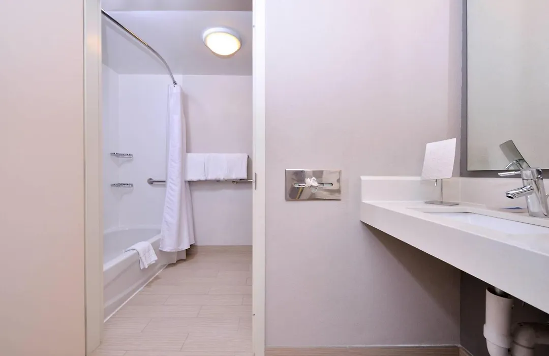 Country Inn & Suites By Radisson, Brown Deer - Milwaukee North-1