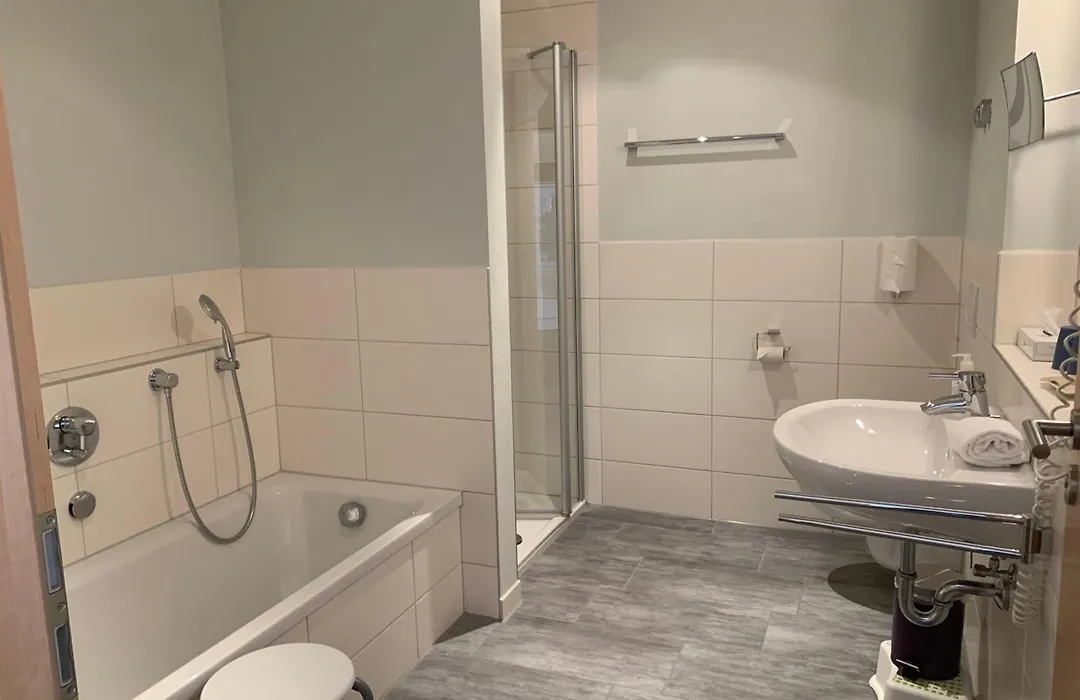 Seehotel und Appartements Schnöller-1