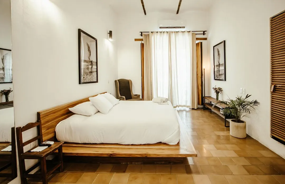 Hotel Sin Nombre-1