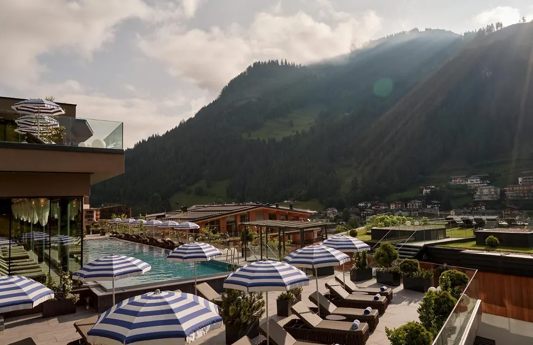 Das Edelweiss - Salzburg Mountain Resort-1