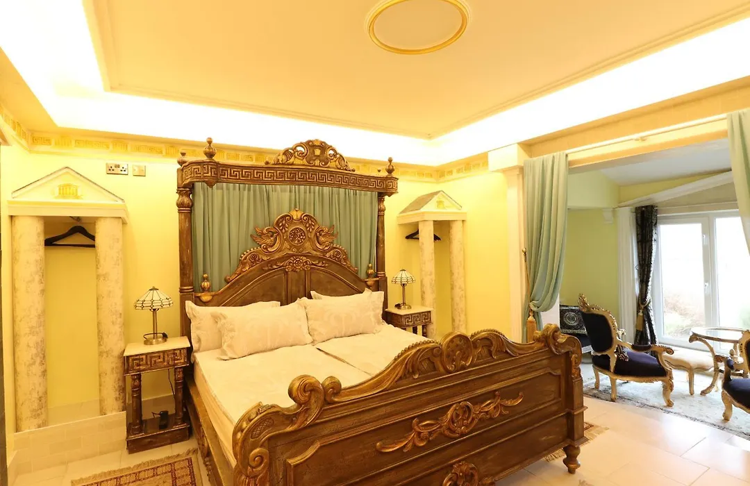 Ferndale Luxury Boutique Bed & Breakfast-1