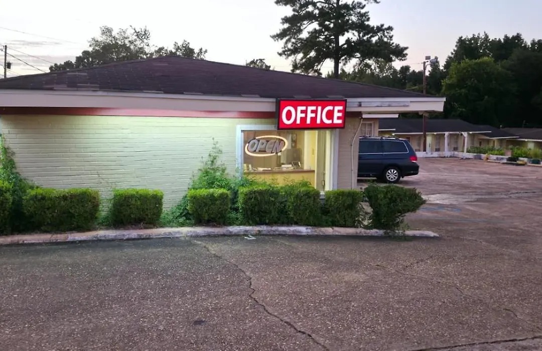 Budget Inn-1