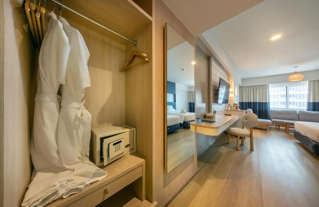 Jomtien Palm Beach Hotel & Resort - Family-Friendly-1