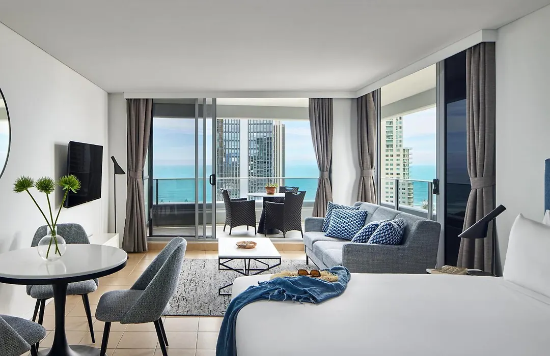 Meriton Suites Broadbeach-1
