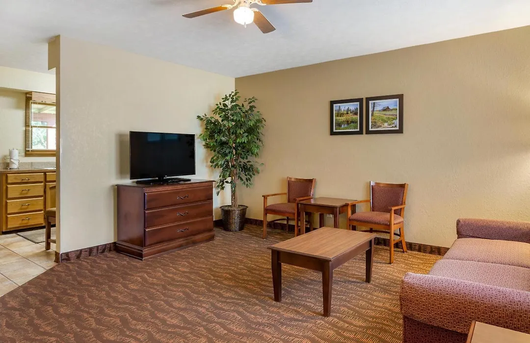 Comfort Inn & Suites Branson Meadows-1