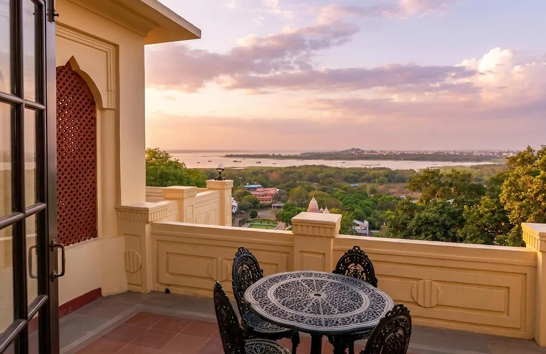 Noor-Us-Sabah Palace-1