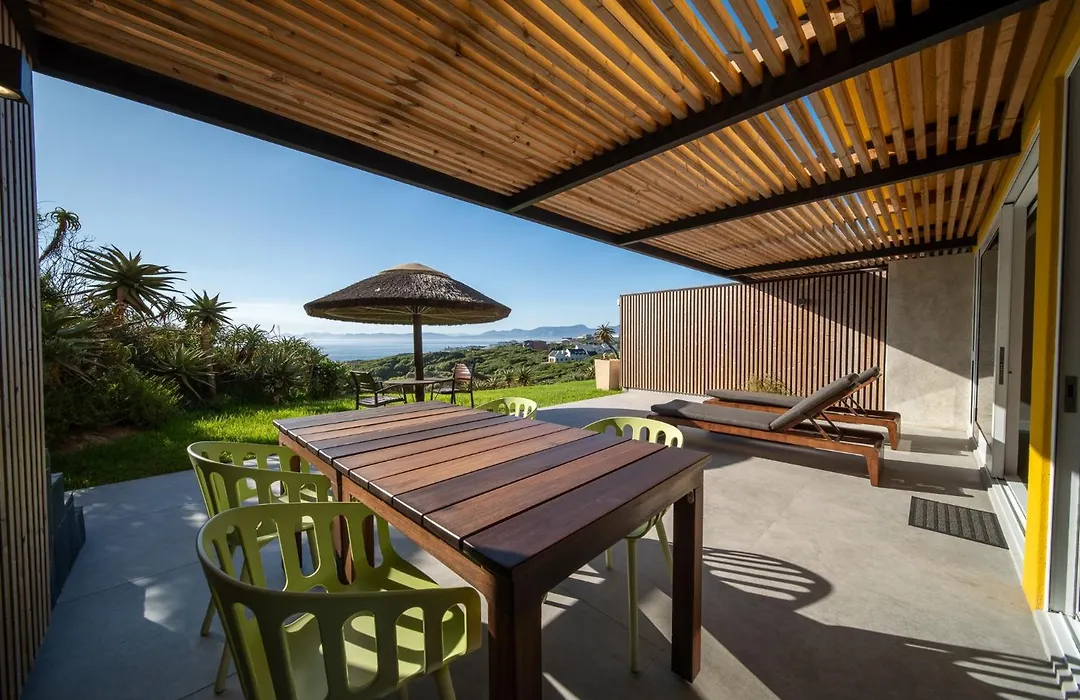 Crayfish Lodge Sea & Country Guest House-1