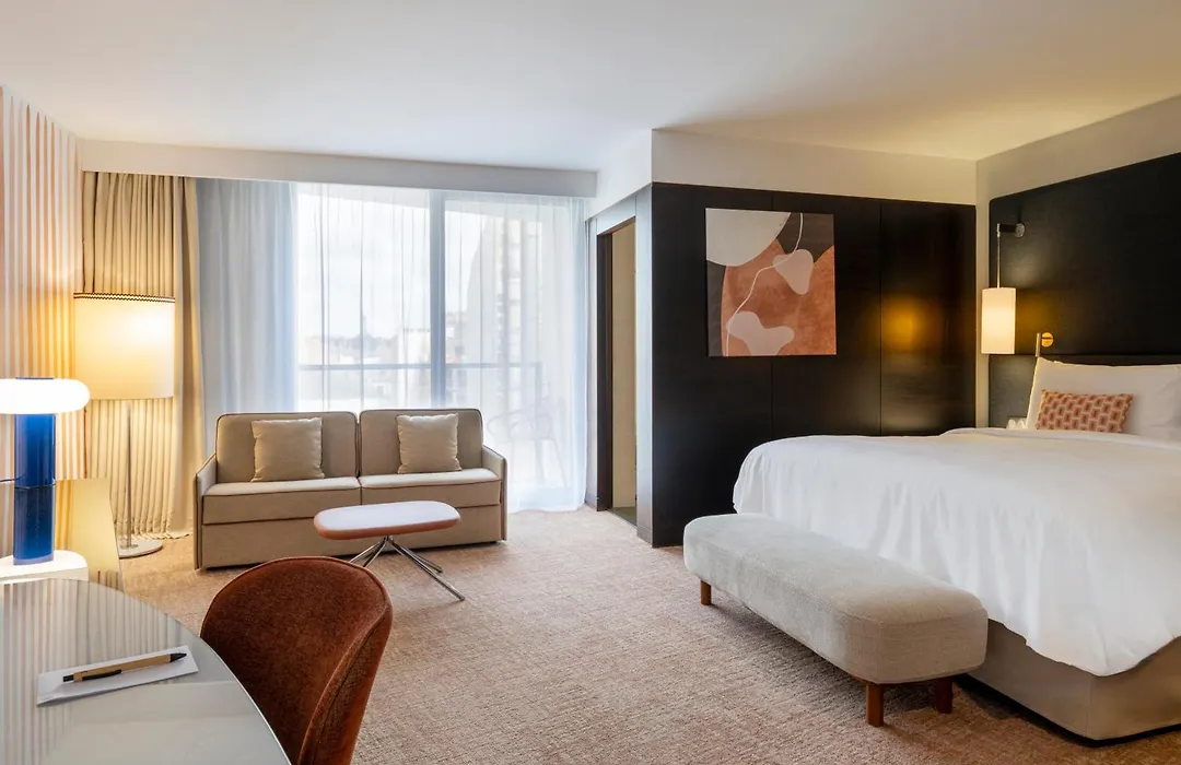 Renaissance Paris Arc de Triomphe Hotel-1