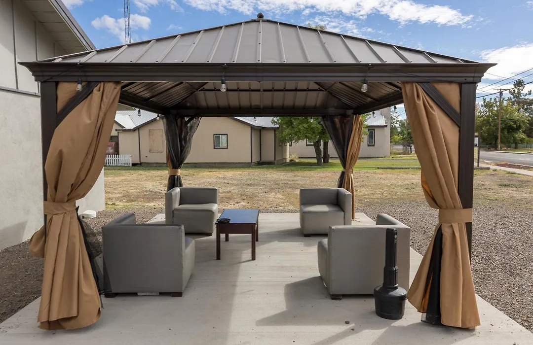 Oregon Trail Inn And Suites-1