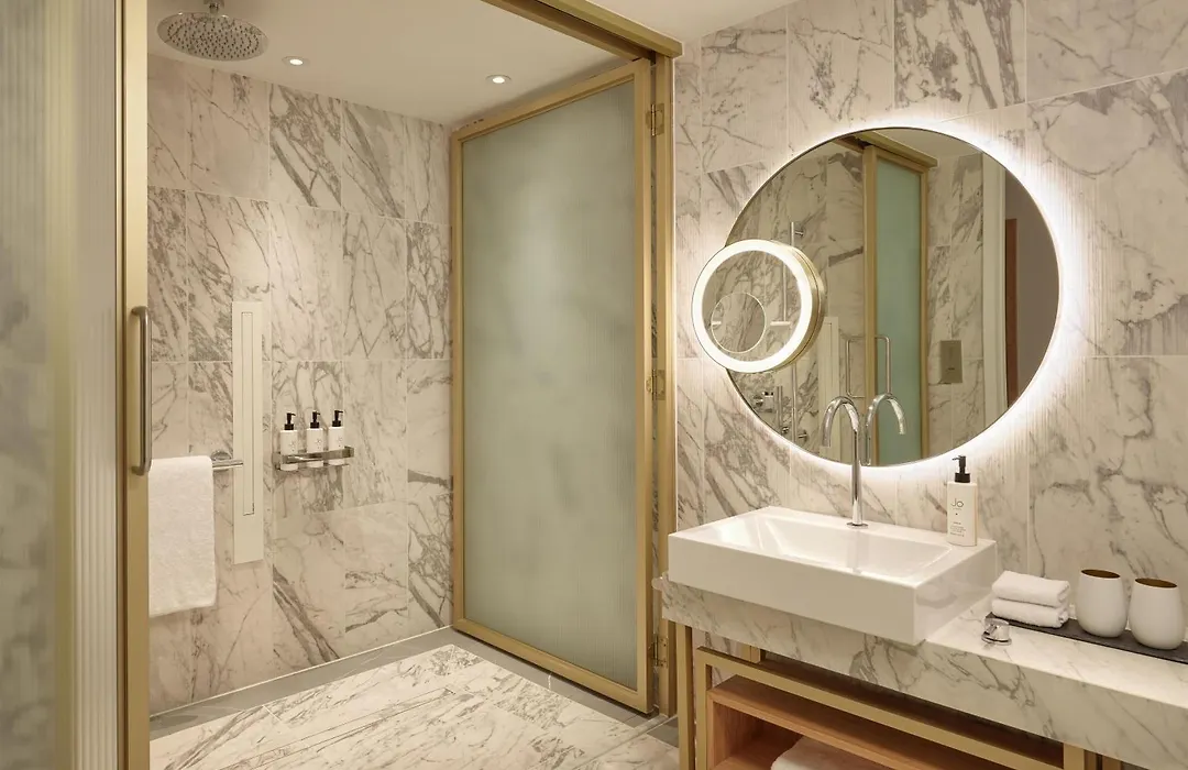 The Botree London, Curio Collection By Hilton-1