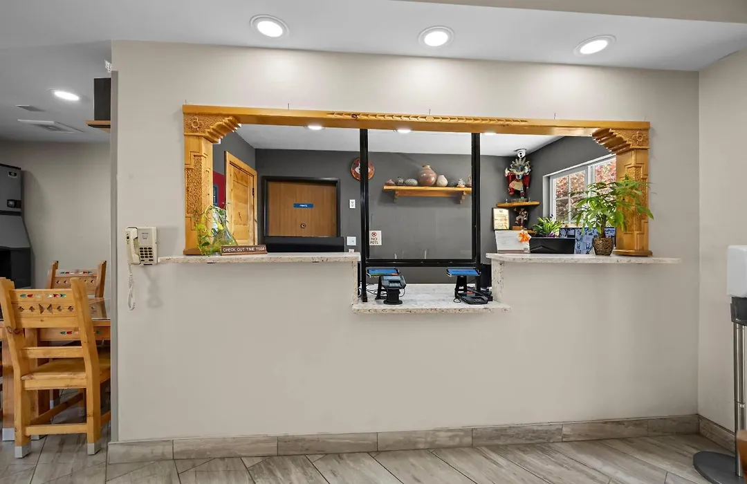Econo Lodge Inn & Suites Santa Fe South-1