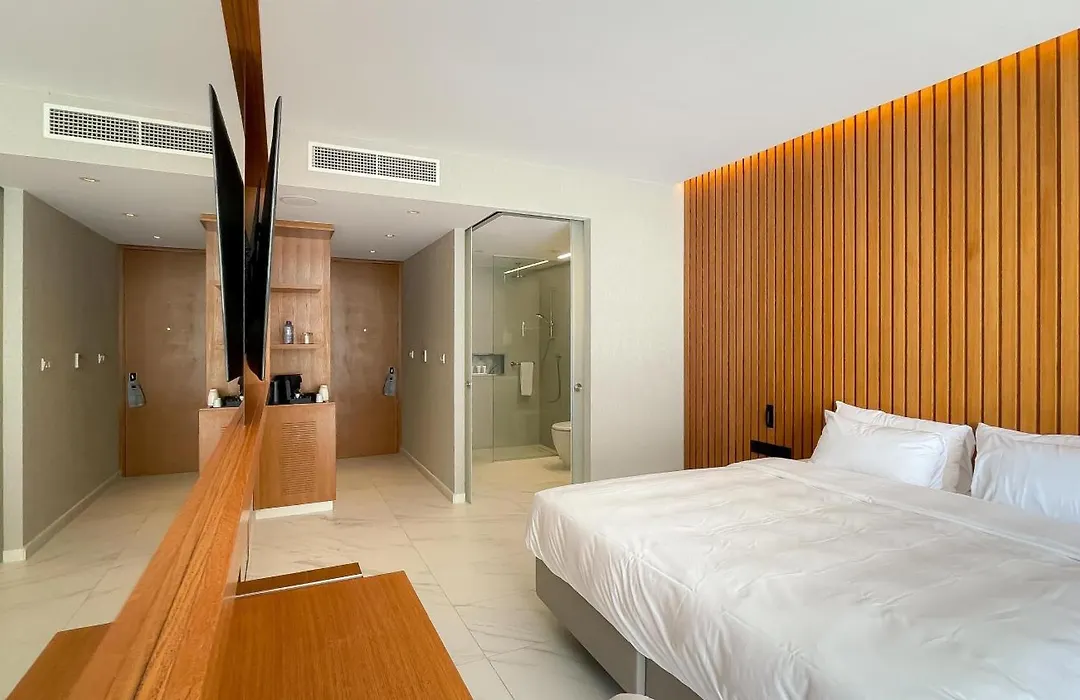Radisson Beach Resort Larnaca-1