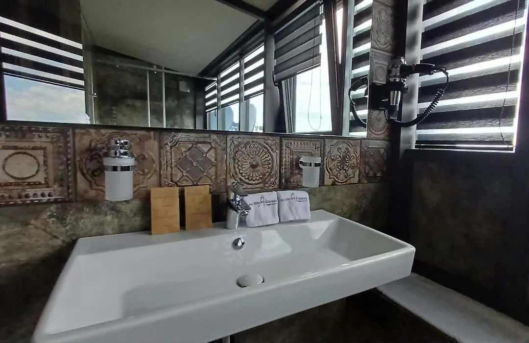 All Seasons Residence Design Hotel - Free Parking-1