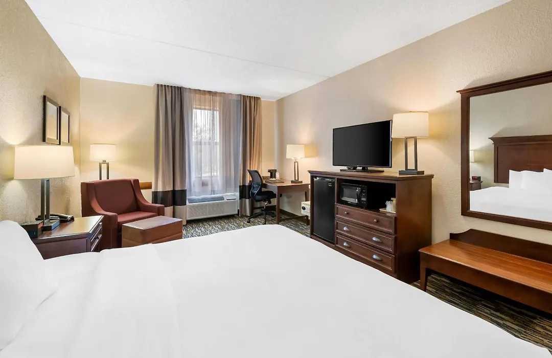 Comfort Inn & Suites Branson Meadows-1