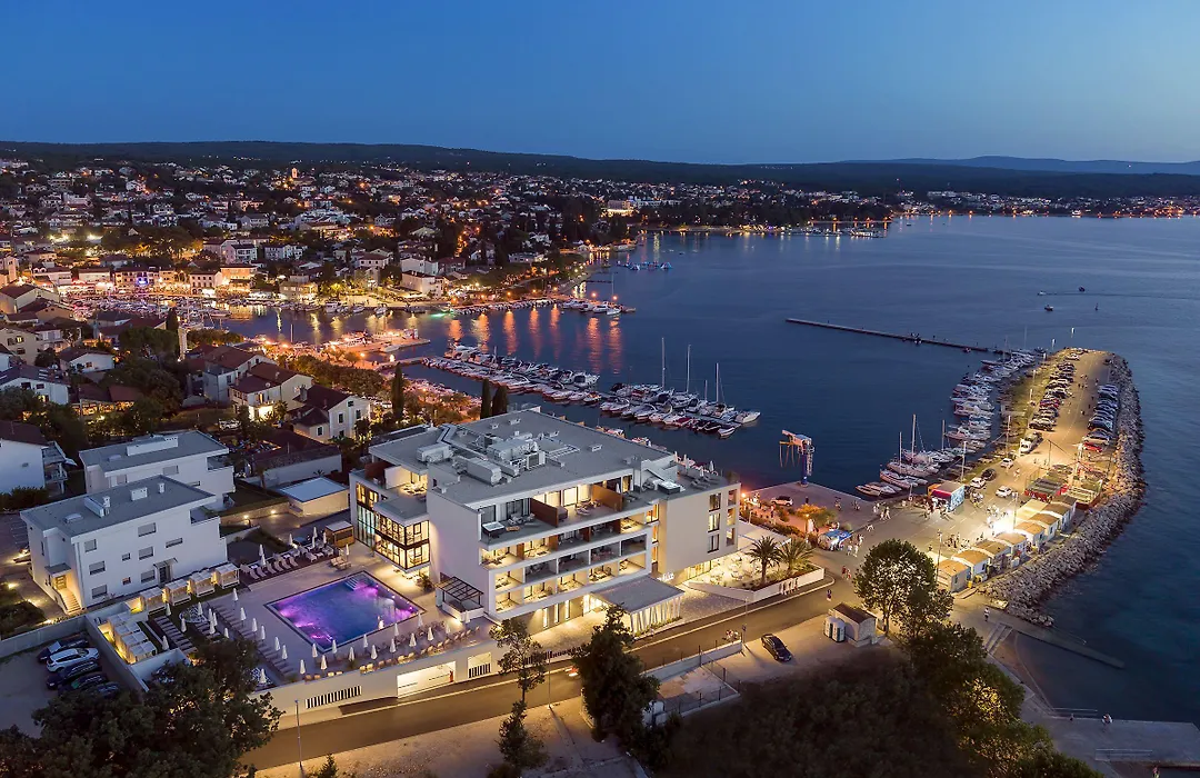 Luxury Hotel Riva-1