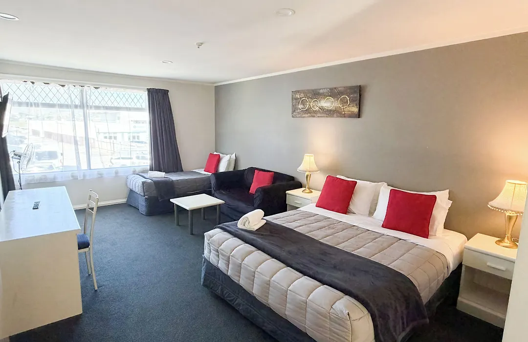 Champers Motor Inn-1
