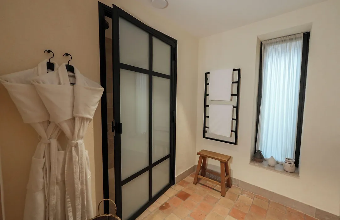 Hostellerie De Levernois-1