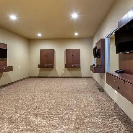 Comfort Inn & Suites Near Mt Rushmore-2