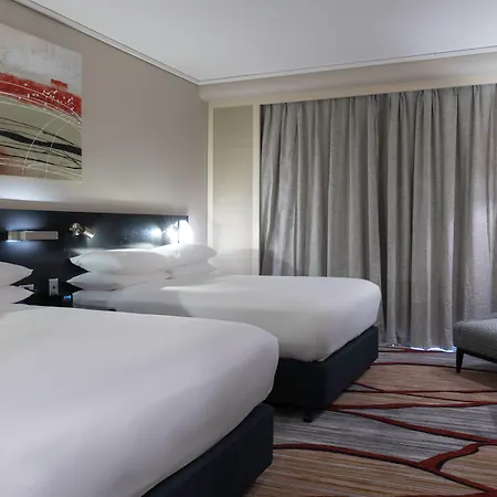 Hilton Cairns-2
