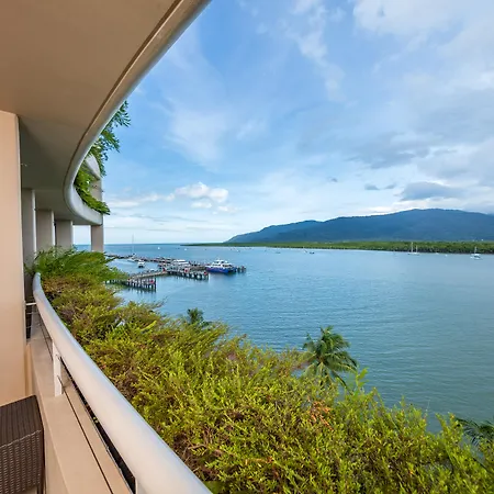 Hilton Cairns-2