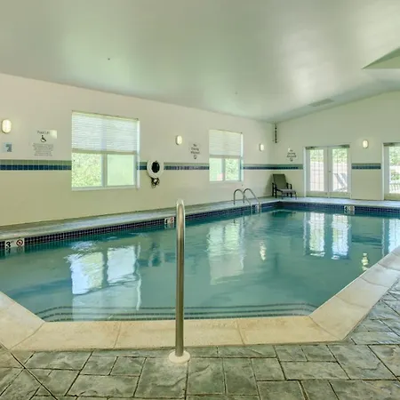Comfort Inn & Suites Hadley - Amherst-2