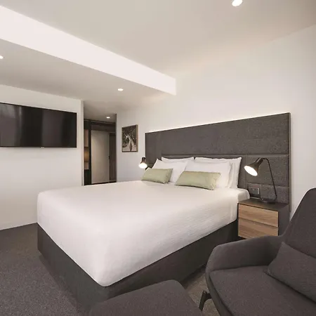 Vibe Hotel Melbourne-3