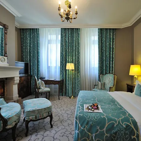 Hotel De La Cigogne-2