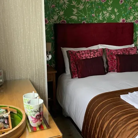 Ramsey House - Luxury Licensed B&B - Parking And Guest Lounge-3