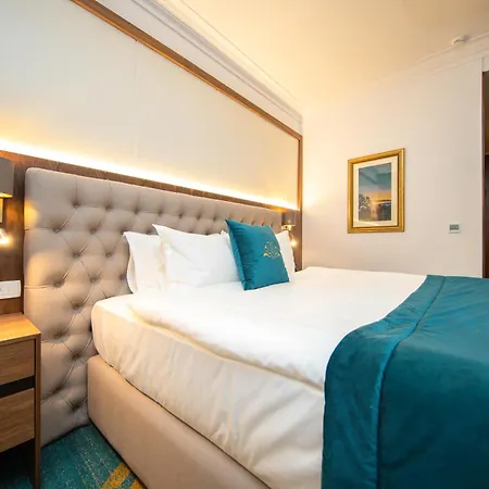Grand Hotel Belushi-3