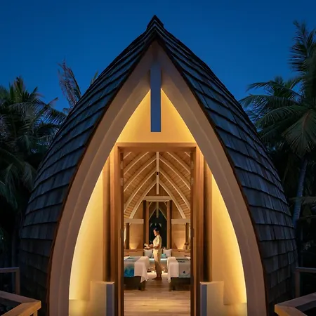 Emerald Faarufushi Resort & Spa-3