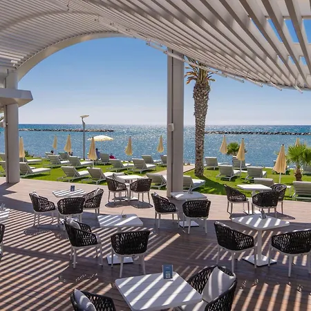 Radisson Beach Resort Larnaca-2
