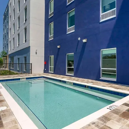 Comfort Inn & Suites New Port Richey Downtown District-2