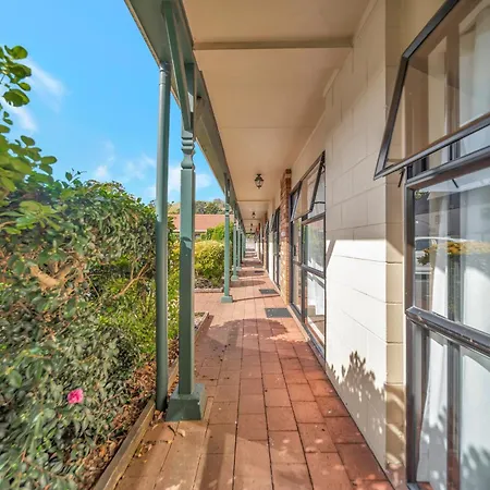 Tudor Court Motor Lodge-3
