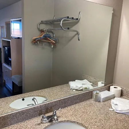 Tree Inn & Suites Albuquerque-3