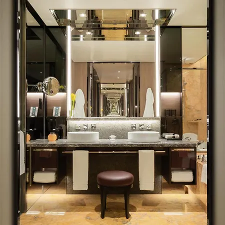 Four Seasons Hotel Hong Kong-2