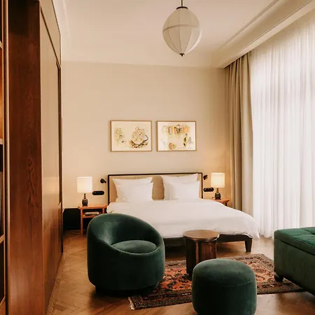 Boutique Hotel Château Royal-3