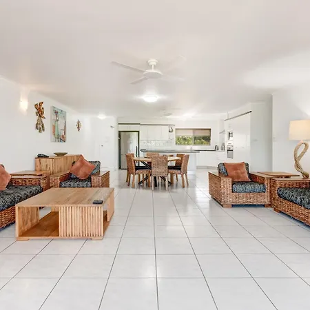 Roydon Beachfront Apartments-3