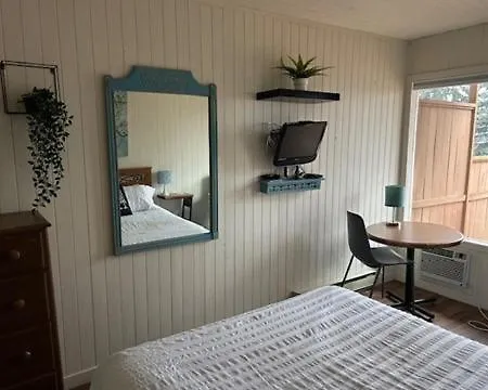 Merland Park Minnow Motel-2