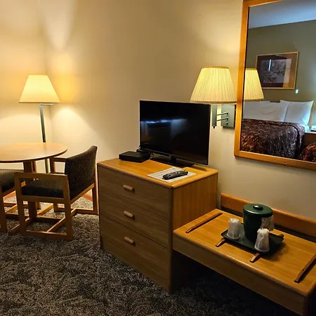 Budget Host Inn & Suites-3