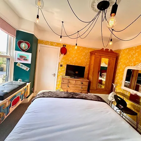 Brightham House - Exclusively For Adults-3