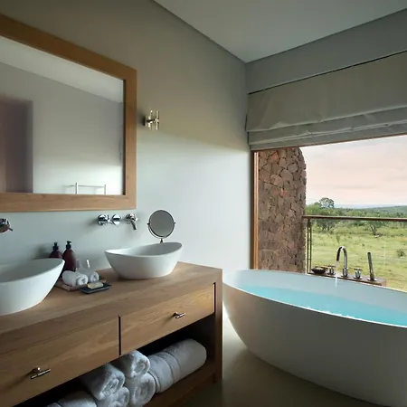 Mhondoro Safari Lodge & Villa-2