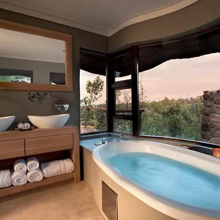 Mhondoro Safari Lodge & Villa-2