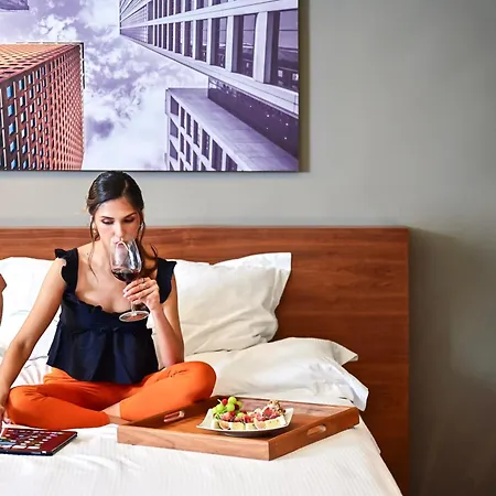 Krystal Grand Suites Insurgentes-2
