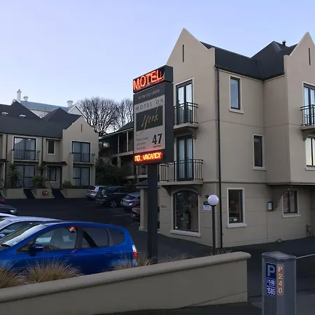 Motel On York-2