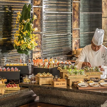 Four Seasons Hotel Hong Kong-2