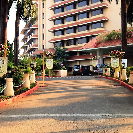 The Retreat Hotel & Convention Centre-3