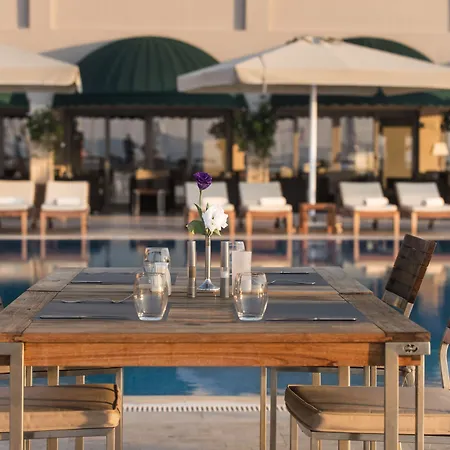 Yacht Club-2